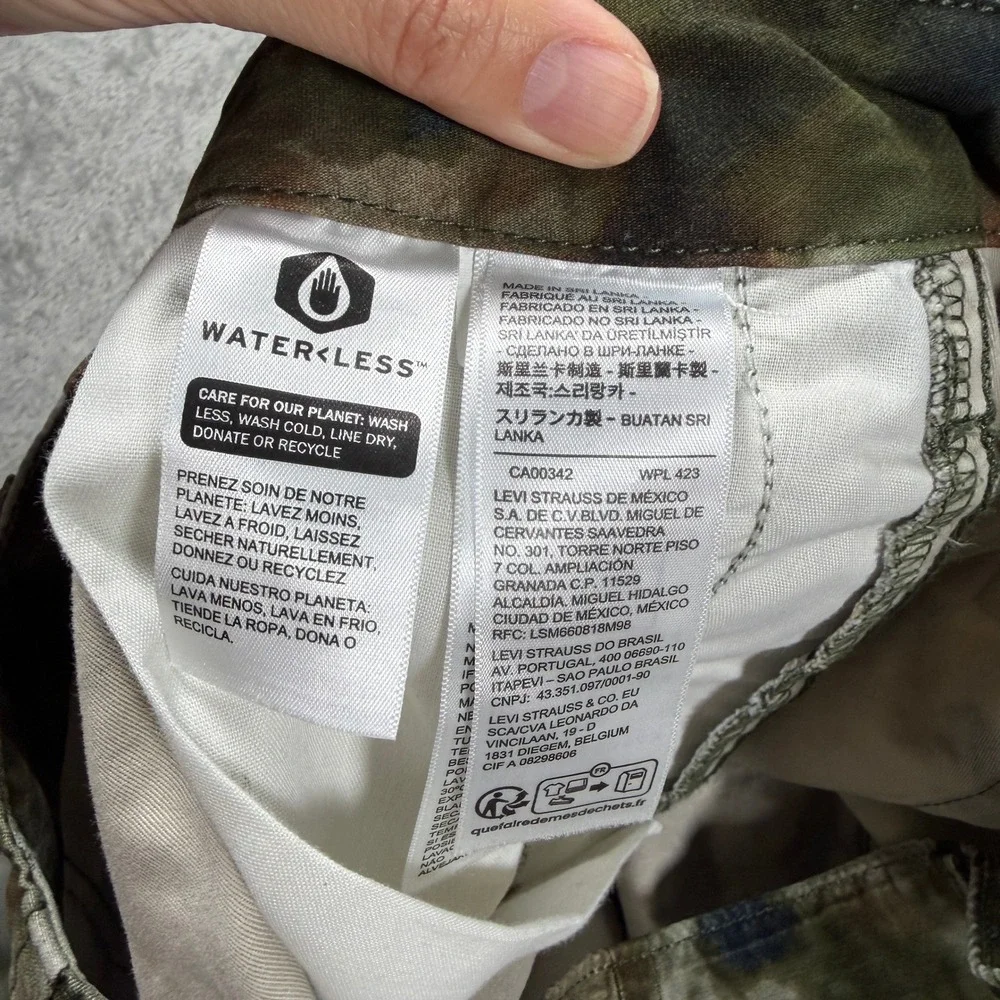 Levi's Premium Cargo Pants Mens 29x30 Green Mossy Camo Gorpcore